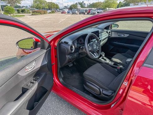 Used 2022 Kia Forte LXS FWD image 11