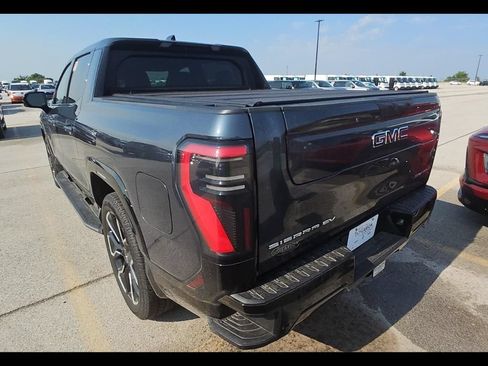 Used 2025 GMC Sierra EV Denali AWD/4WD image 9