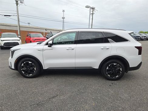 Certified 2025 Kia Sorento S w/ Panoramic Sunroof Package FWD image 21