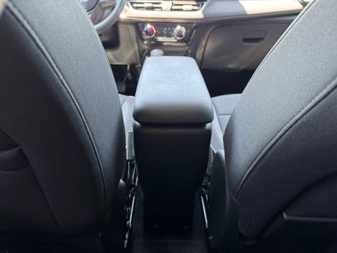 Used 2025 Chevrolet TrailBlazer LT AWD/4WD image 9