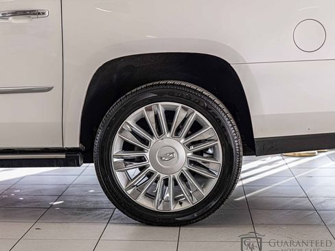 Used 2019 Cadillac Escalade ESV Platinum image 8