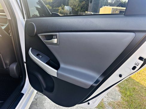 Used 2013 Toyota Prius Five FWD image 9