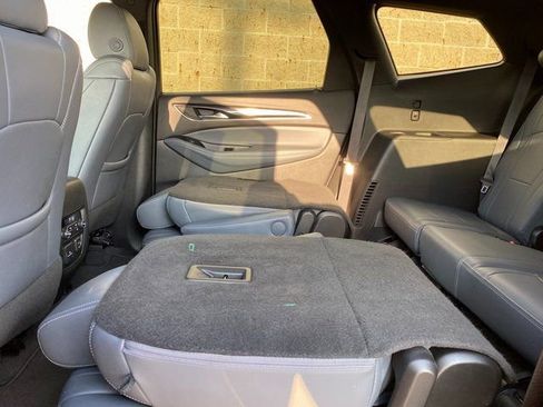 Used 2024 Buick Enclave Premium image 10