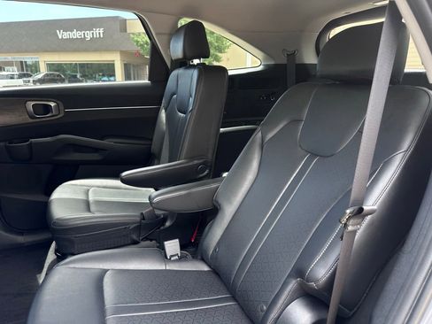 Used 2022 Kia Sorento EX FWD image 19
