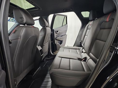 Certified 2025 Chevrolet Trax RS w/ Sunroof Package image 17
