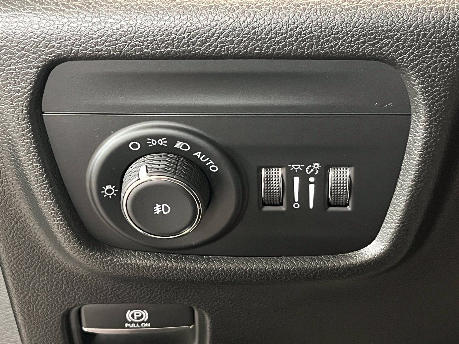 Used 2023 Jeep Grand Cherokee Limited AWD/4WD image 34