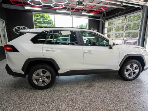 Used 2025 Toyota RAV4 XLE AWD/4WD image 4