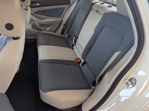 Used 2025 Volkswagen Jetta SE w/ Sunroof Package FWD image 18
