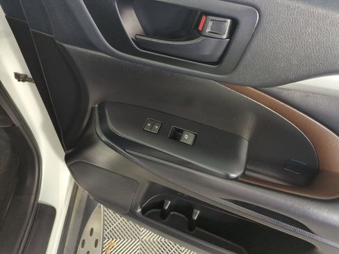 Used 2019 Toyota Highlander Plus image 34