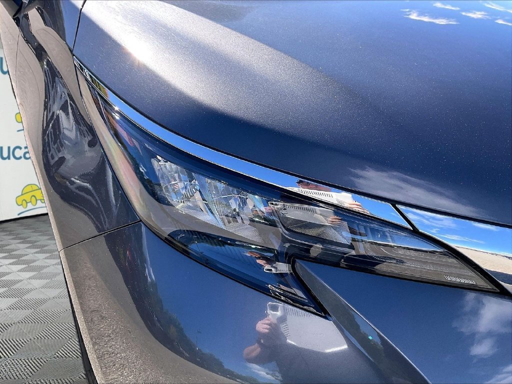 Used 2025 Toyota Sienna XLE FWD image 31