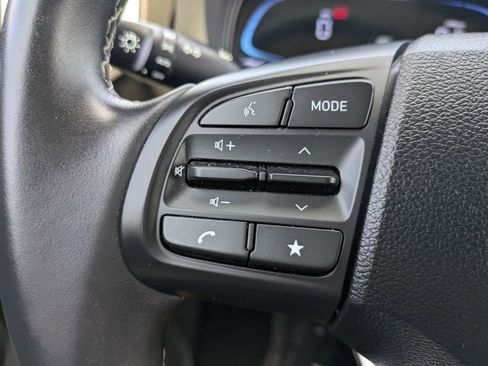 Used 2025 Hyundai Venue SEL FWD image 21