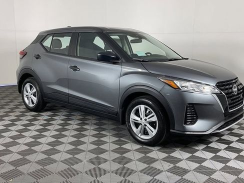 New 2025 Nissan Kicks Play S image 2