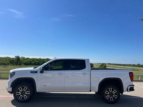 Used 2025 GMC Sierra 1500 AT4 w/ AT4 Premium Package AWD/4WD image 5