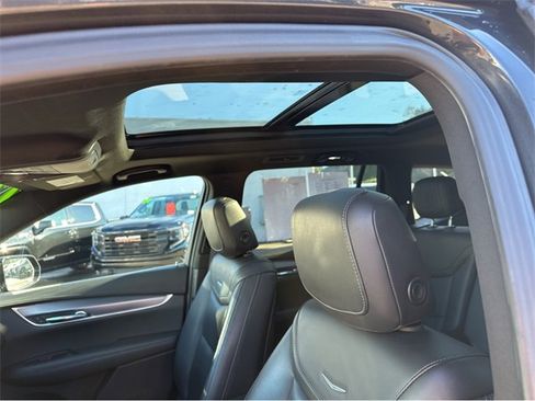 Certified 2022 Cadillac XT6 Luxury image 24