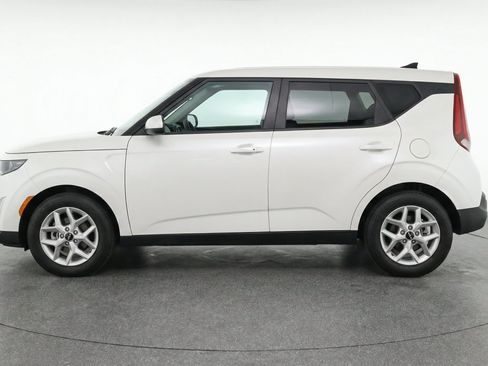 Used 2025 Kia Soul LX w/ LX Technology Package FWD image 5