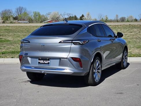 New 2026 Buick Envista Avenir FWD image 4