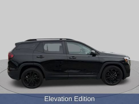 Used 2022 GMC Terrain SLE w/ Driver Convenience Package FWD image 2