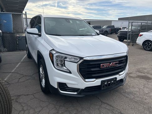 Used 2024 GMC Terrain SLE image 4