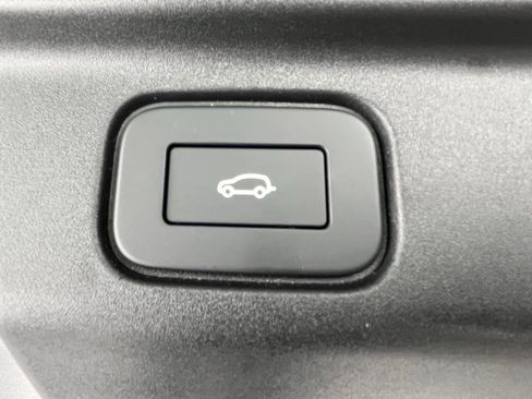 Used 2025 Land Rover Range Rover Long Wheelbase SE image 31