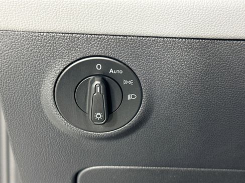 Used 2022 Volkswagen Taos SE image 10