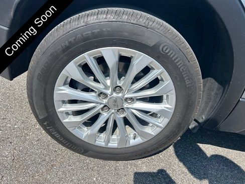Used 2024 Cadillac XT4 Luxury w/ Cold Weather Package FWD image 11