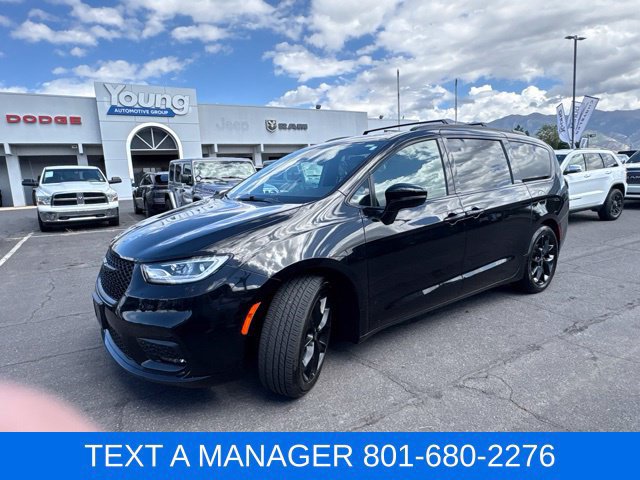 Used 2025 Chrysler Pacifica Limited FWD image 1