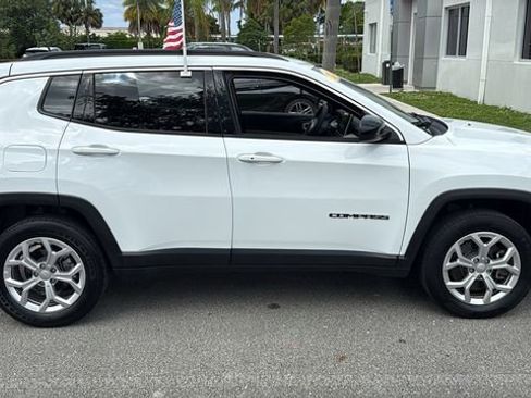 Used 2024 Jeep Compass Latitude AWD/4WD image 11