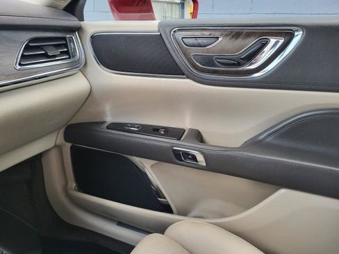 Used 2018 Lincoln Continental Select w/ Continental Climate Package image 14