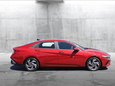 Used 2025 Hyundai Elantra SEL FWD image 5