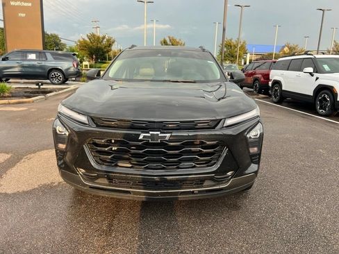 Used 2024 Chevrolet Trax ACTIV w/ Sunroof Package FWD image 3