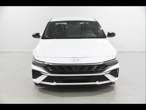 Certified 2025 Hyundai Elantra Sport FWD image 2