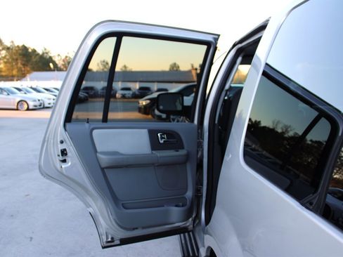 Used 2005 Ford Expedition XLT image 31