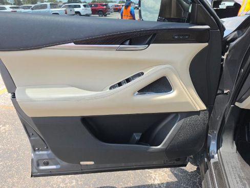 Used 2023 INFINITI QX60 Sensory w/ Vision Package FWD image 11