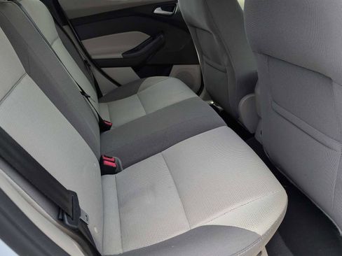 Used 2014 Ford Focus SE w/ SE Winter Package FWD image 19