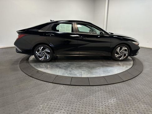 Used 2025 Hyundai Elantra SEL FWD image 15