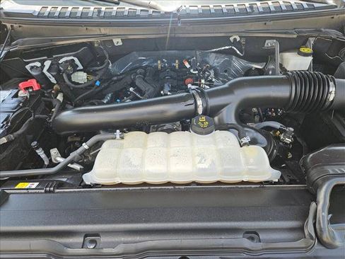 Used 2024 Ford Expedition XLT AWD/4WD image 23