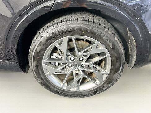 Used 2025 Genesis GV70 2.5T AWD/4WD image 11