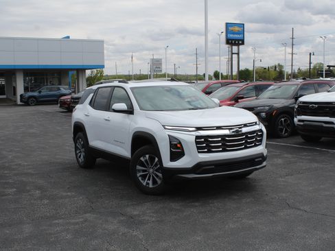 New 2026 Chevrolet Equinox LT FWD image 2