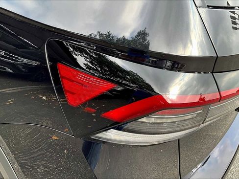 Used 2025 Volkswagen Taos SE image 14