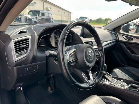 Used 2018 MAZDA MAZDA3 Touring FWD image 12