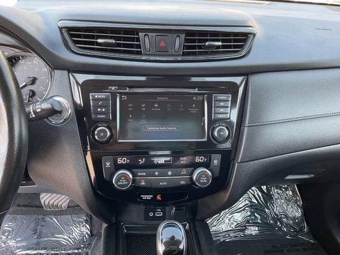 Used 2019 Nissan Rogue SV AWD/4WD image 22
