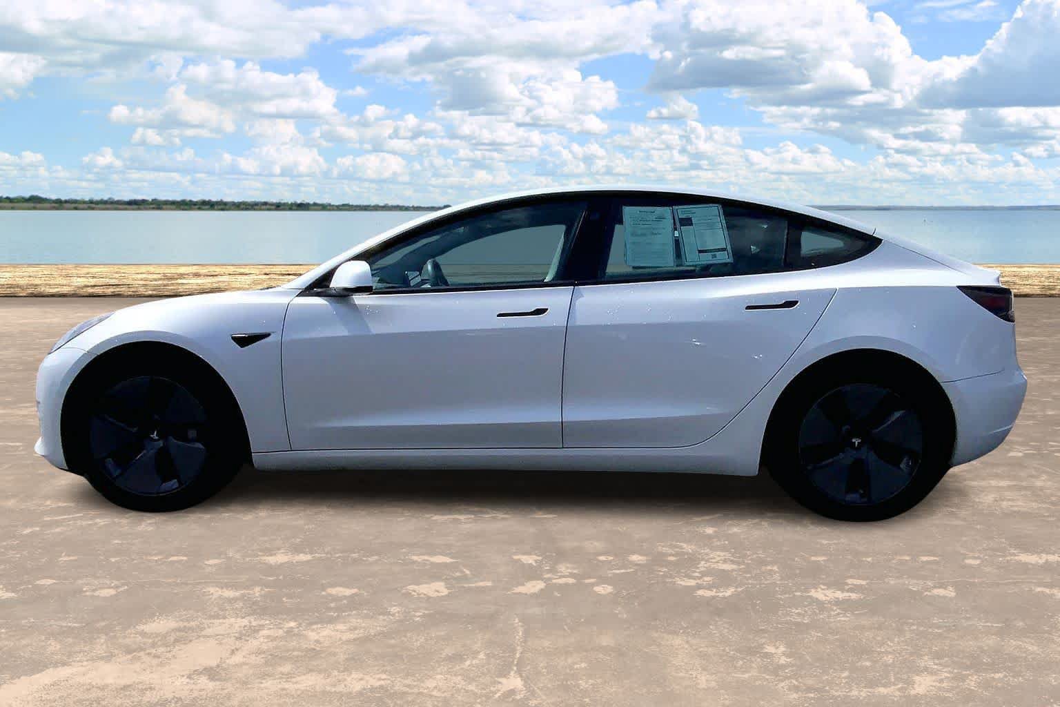 Used 2021 Tesla Model 3 Standard Range Plus RWD image 3