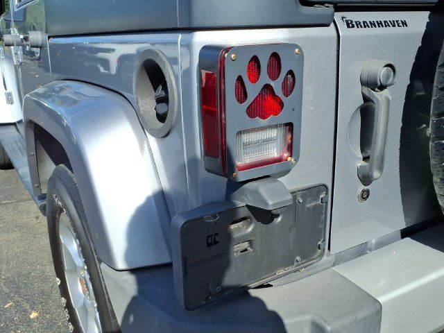 Used 2013 Jeep Wrangler Unlimited Sahara w/ Dual Top Group AWD/4WD image 13