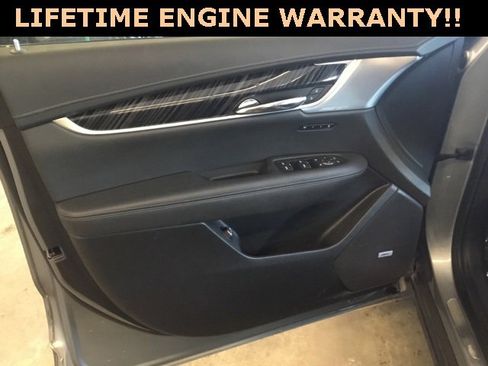 Used 2025 Cadillac XT6 Premium Luxury image 12