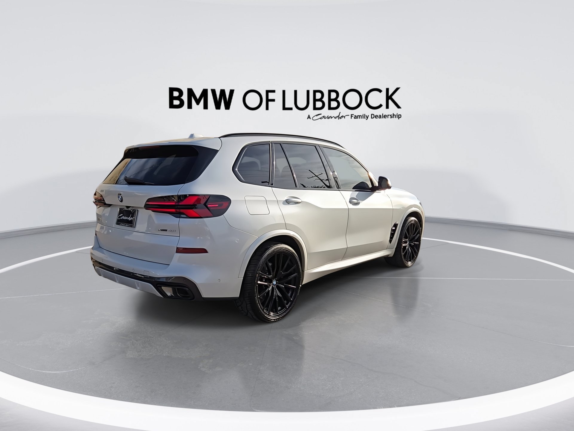 Used 2024 BMW X5 xDrive40i w/ M Sport Package AWD/4WD image 9