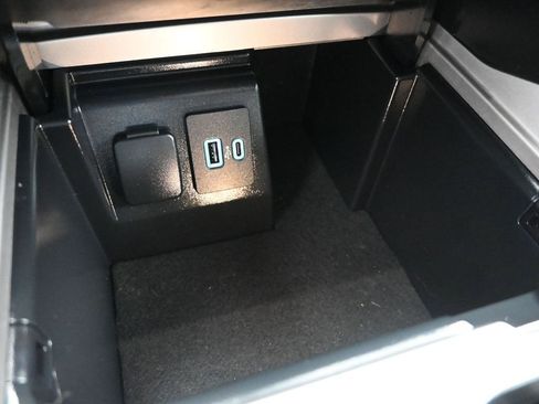 Used 2024 Ford Explorer XLT w/ Equipment Group 202A image 18