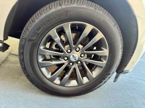 Used 2019 Ford Expedition Limited w/ Equipment Group 301A AWD/4WD image 12