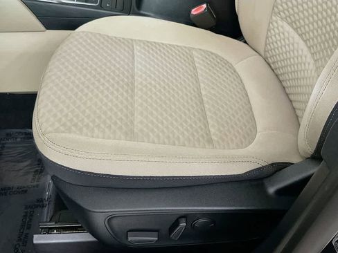 Certified 2020 Ford Escape SE image 29