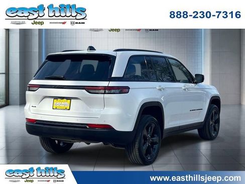 Used 2025 Jeep Grand Cherokee Altitude AWD/4WD image 7