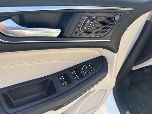 Used 2022 Ford Edge Titanium w/ Class II Trailer Tow Package image 18